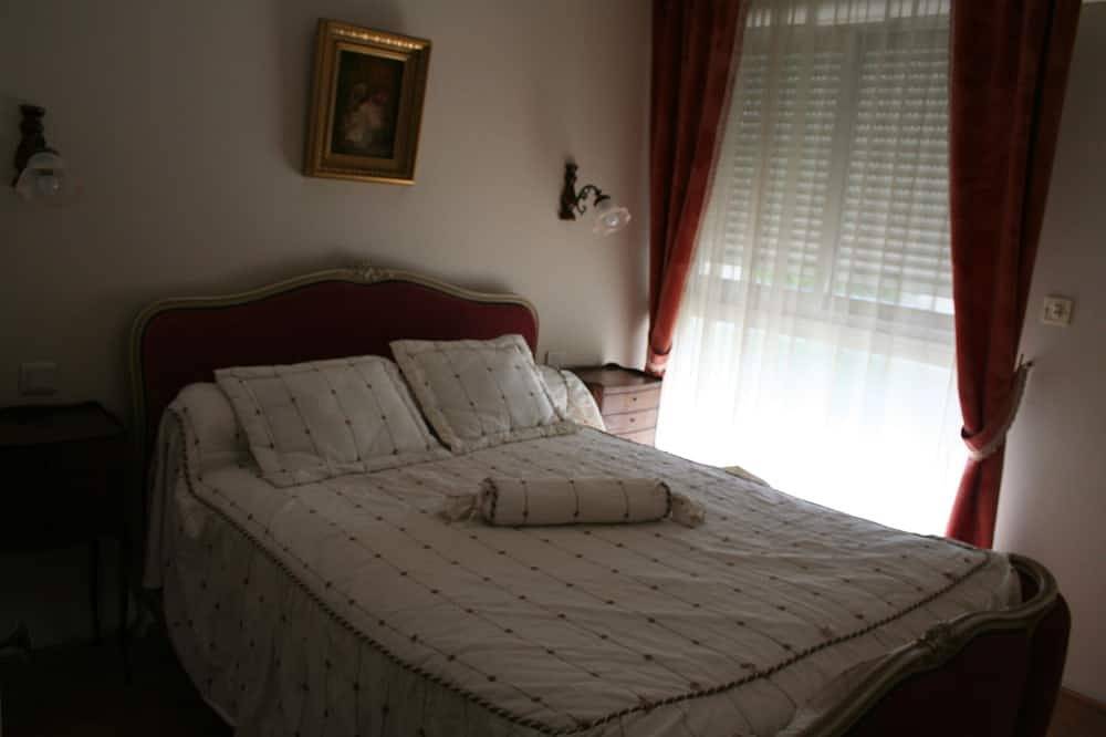 Apartamento entero, Excelente apartamento, céntrico, estacionamiento privado, tranquilo con ascensor in Périgueux, Périgord Blanc