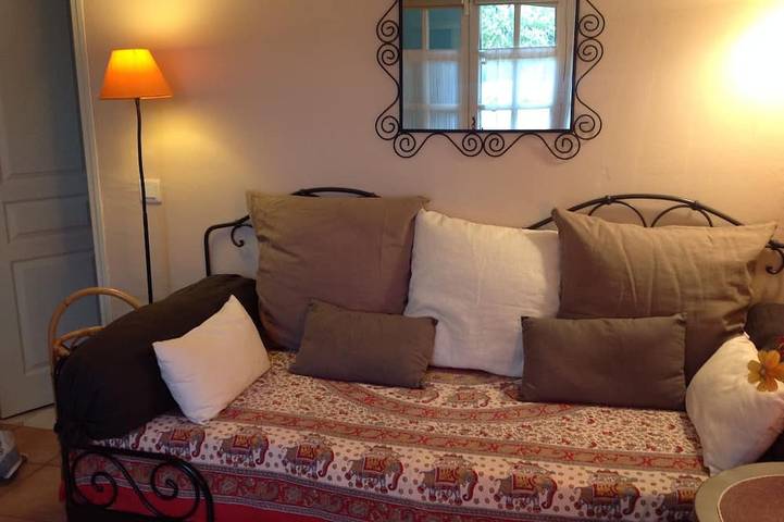 Gîte pour 3 personnes, avec jardin ainsi que terrasse et piscine dans Lac d'Esparron - 2