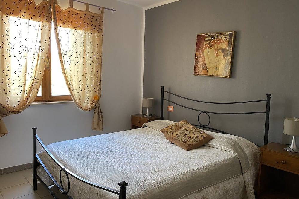 Entire apartment, Two-room apartment 2, 350 meters from the beach in Budoni, Olbia-Tempio