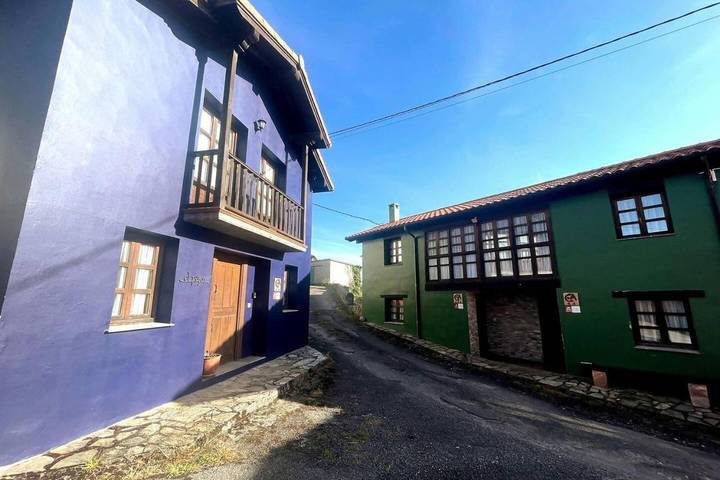Casa rural para 4 personas, con terraza y jardín en Salas 