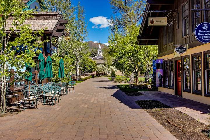 Vacation rental for 6 people, with balcony and pool in Sun Valley ID
