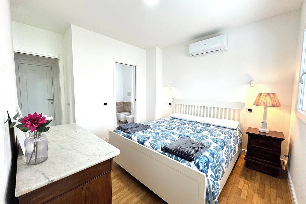 Valuable house with panoramic terrace overlooking the sea and mountains, close to the beach in Maddalena Spiaggia, Capoterra