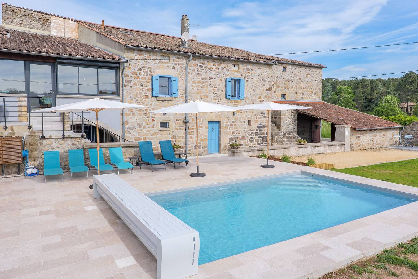 Das blaue Haus von Le Plot – Ruhige, renovierte Steinvilla mit Pool & Garten in Ailhon, Parc naturel régional des Monts d'Ardèche