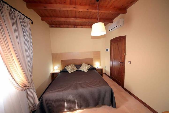 Villa con piscina: mare e campagna nelle splendide colline marchigiane in Mombaroccio, Valle del Metauro