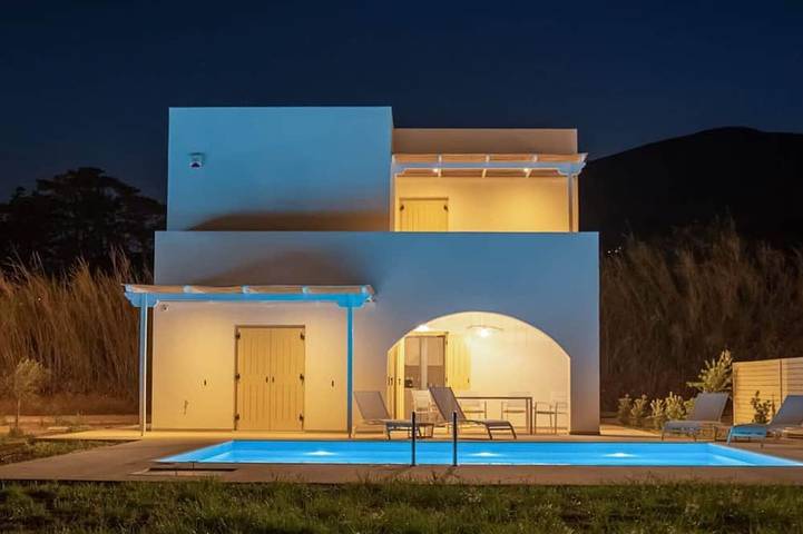Vacation rental for 4 people, with balcony and yard in Paros