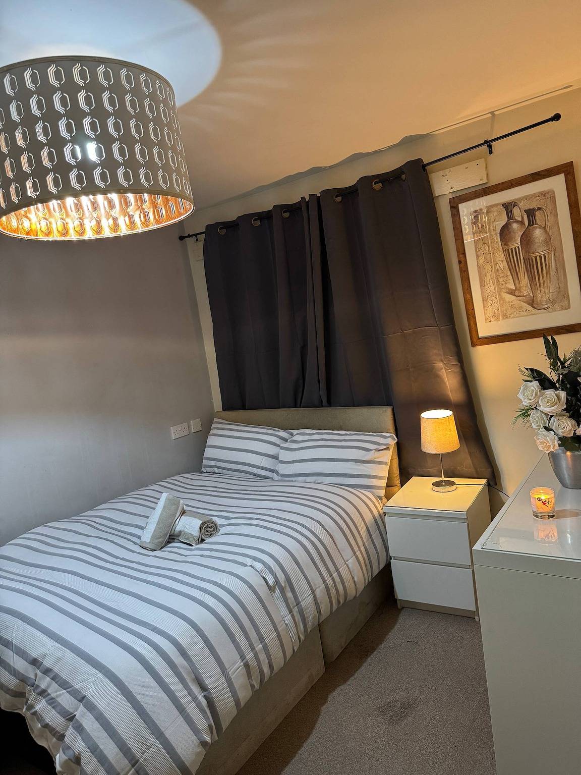 Apartamento entero, Habitación Casa con baño privado, wifi rápido y vistas al jardín de Netflix in Wolverhampton, Birmingham y alrededores