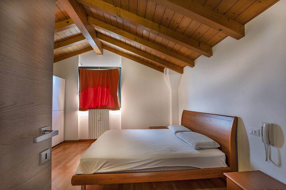 Ganze Wohnung, Dimora all'Angolo - modern und im Zentrum in Affi, Gardasee-Berge