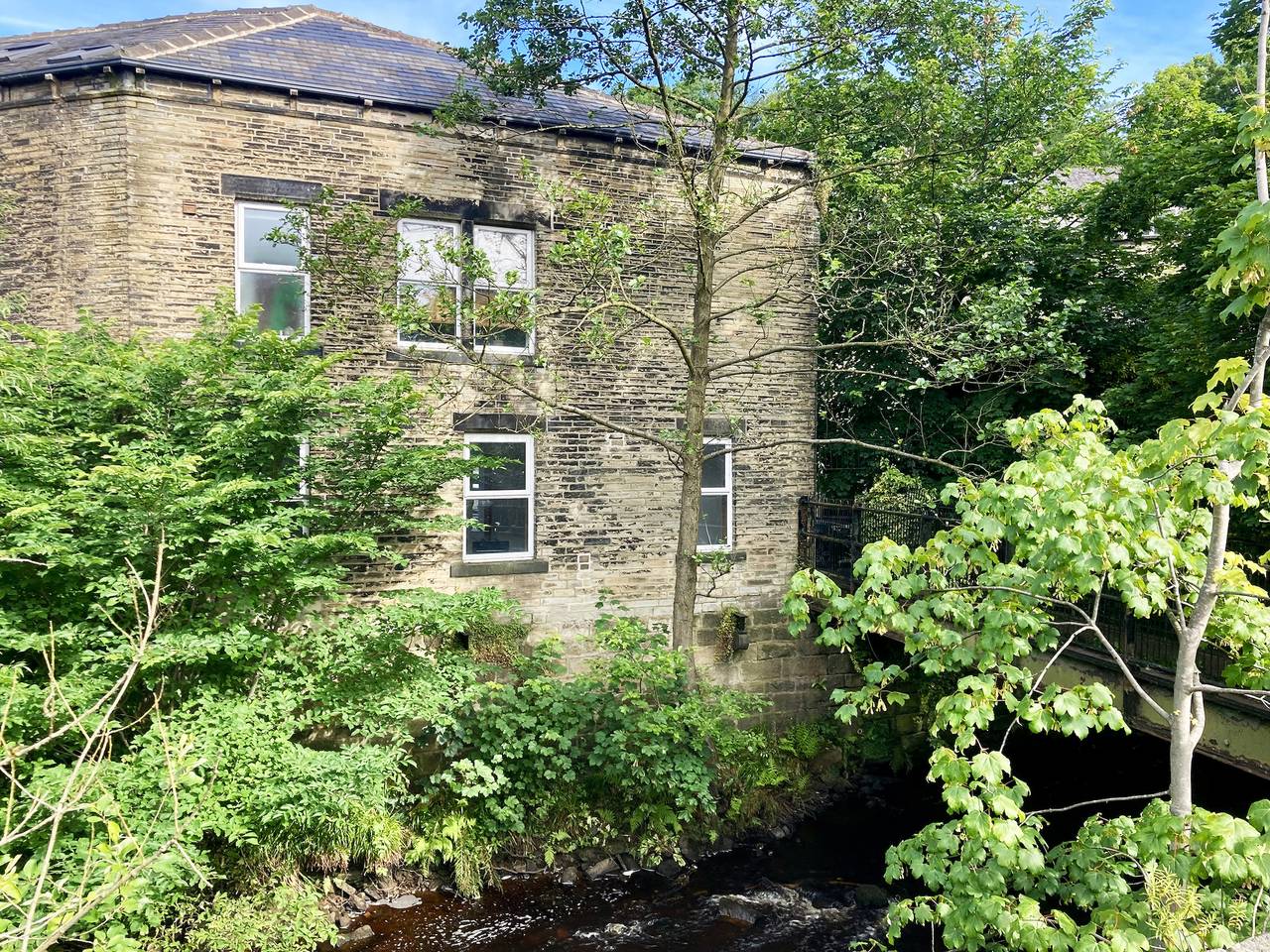 Entire apartment, The Old Riverside School House Apt 3 in Hebden Bridge, West Yorkshire