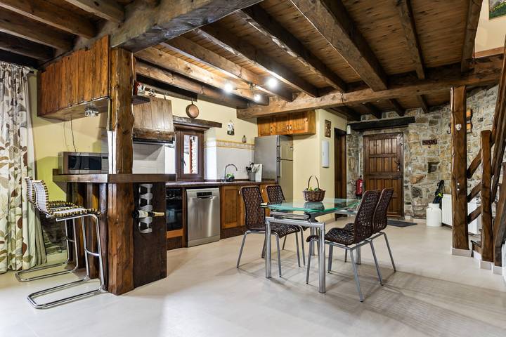 Ferienhaus für 5 Personen, mit Balkon und Whirlpool sowie Garten und Seeblick in Asturien - 4