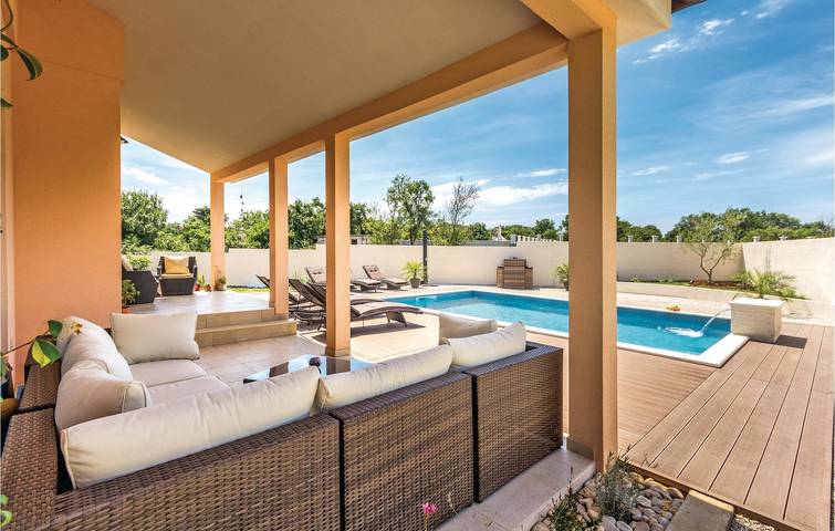 Charmante Ferienwohnung mit Pool, Terrasse und in der Nähe des Stadtzentrums von Sisan in Sisan, Südküste Istrien