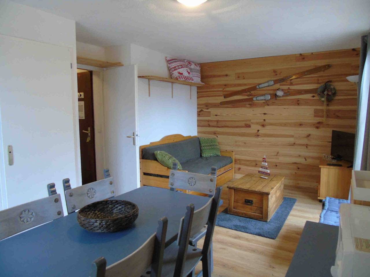 Entire apartment, 2-room apartment, 6 people, near slopes, pets Ok in Valfréjus, Modane