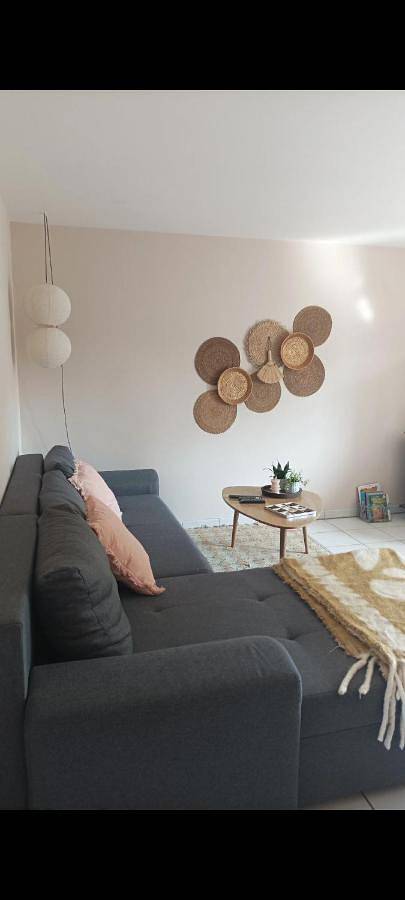Location de vacances pour 4 personnes, avec Terrasse ainsi que Jardin et Vue à Commentry - 2