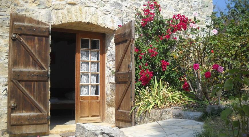 Gîte pour 2 personnes, avec jardin et piscine à Roquetaillade