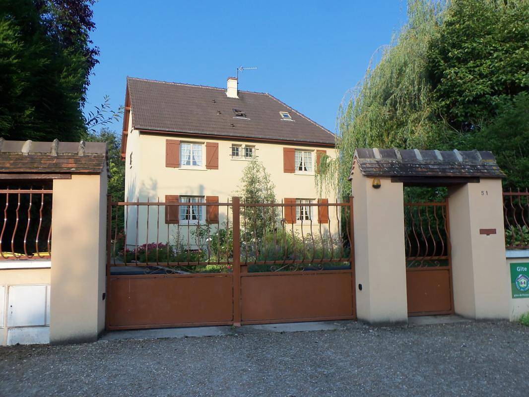 Gîte Au jardin de Nalla in Perthes, Parc naturel régional du Gâtinais français