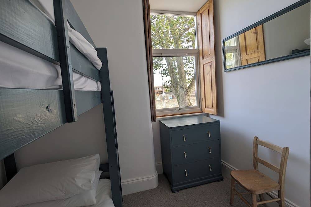 Coble Cottage. By the sea, family and dog friendly in Tweedmouth, Northumberland