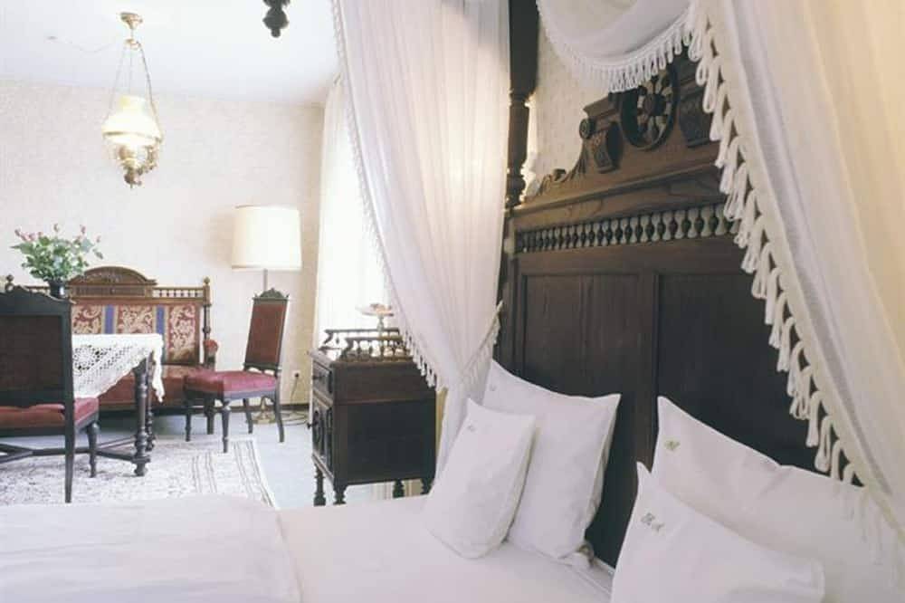 Burgzimmer - Doppelzimmer Dusche/Wc - Schlosshotel Kurfürstliches Amtshaus Garni in Daun, Vulkaneifel