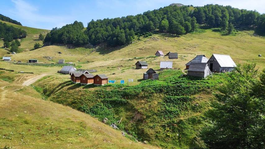 Bungalow für 4 Personen, mit Garten und Ausblick, mit Haustier in Montenegro