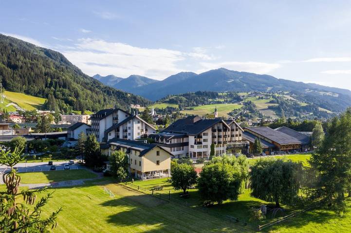 Hôtel pour 5 personnes, avec Balcon et Terrasse ainsi que Jardin et Piscine à Schladming
