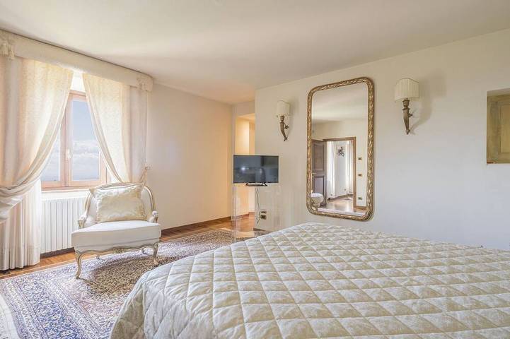 Villa indipendente con piscina privata, vasca idromassaggio, sauna, A/C, WIFI, TV, patio in Massa e Cozzile, Provincia di Pistoia