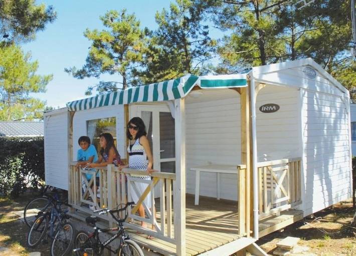 Mobil home pour 5 personnes, avec bassin pour enfant dans Plage des Chardons