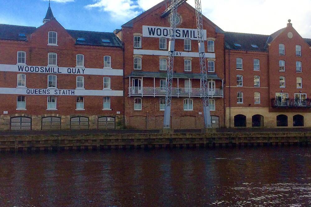 Ganze Wohnung, Stilvolle 2 Schlafzimmer Riverside Apartment innerhalb der alten Stadtmauern von York in York, Yorkshire und the Humber