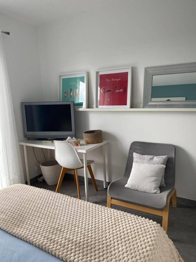 Gîte pour 2 personnes, avec vue ainsi que piscine et jardin à Hasparren - 4