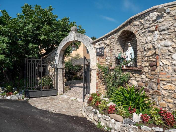 Casa vacanza per 2 persone, con piscina e panorama nonché giardino, con animali domestici in Affi