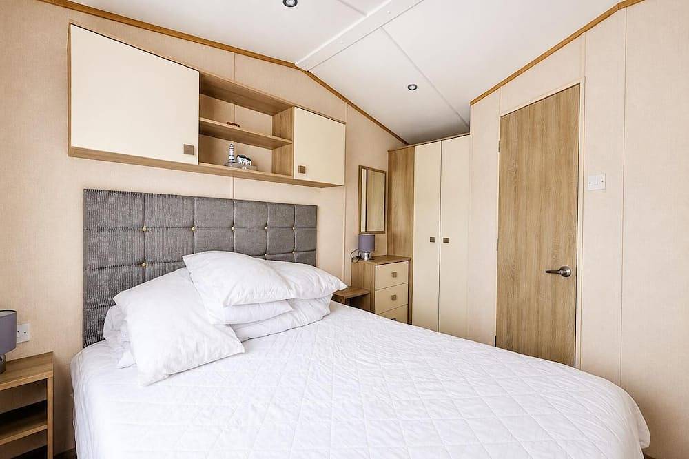 Lovely caravan at Azure Seas nearby the beautiful beach in Lowestoft, Sunrise Coast