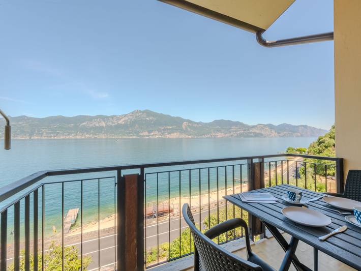 Ferienwohnung für 4 Personen, mit Seeblick und Garten sowie Terrasse in Torri del Benaco - 2