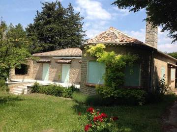 Cottage pour 8 personnes, avec piscine ainsi que terrasse et vue, animaux acceptés à Taulignan