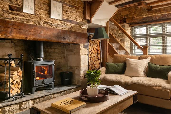 Homestead - Cosy Cotswolds Cottage with Hot Tub in Gloucestershire