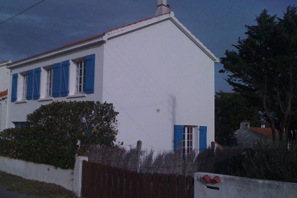 Entire apartment, Quiet, sea view - 1st floor detached villa with garden - 150 m beach in Barbâtre, Noirmoutier