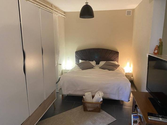 Gîte pour 2 personnes, avec Terrasse et Piscine à Ars-sur-Formans