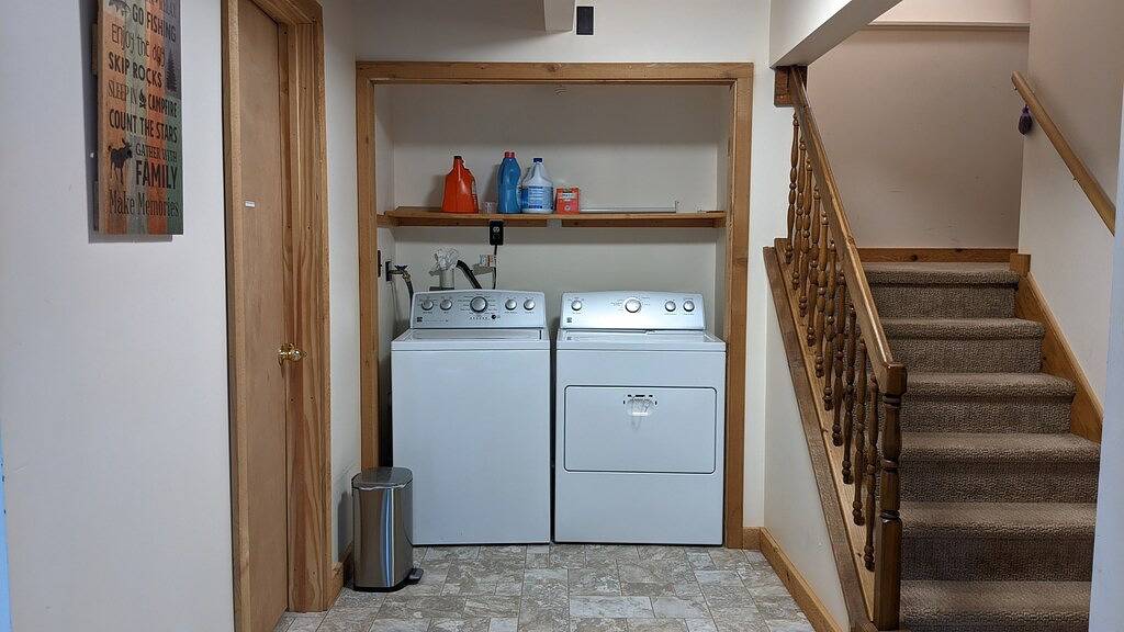 Schöne, geräumige Poconos Cabin, Billardtisch, 15 Minuten zum Shawnee Ski Berge in Saw Creek, Pike County