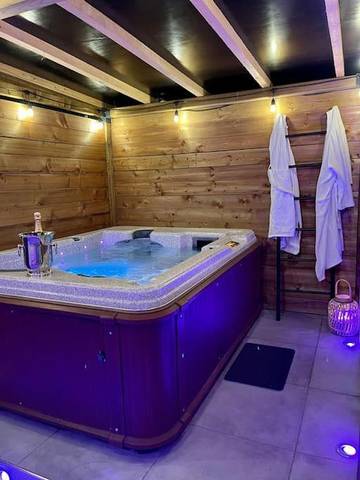 Gîte pour 2 personnes, avec piscine ainsi que jardin et vue, animaux acceptés à Le Blanc-Mesnil