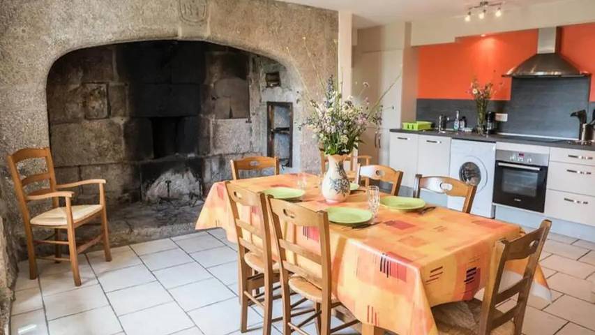 Gîte pour 8 personnes, avec piscine et terrasse, animaux acceptés dans Les Monts-Verts - 2
