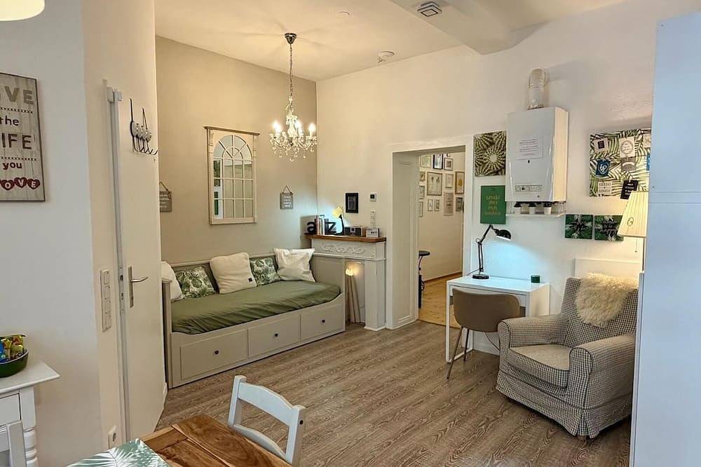 Apartamento entero, Apartment with garden + free parking lot -T1 in Hernals, Viena