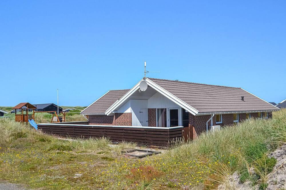 Atemberaubendes Haus in Hvide Sande mit Sauna in Hvide Sande, Holmsland Klit