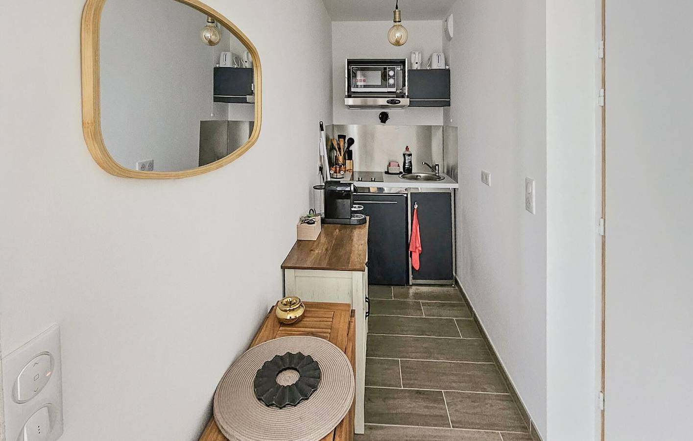 Ganze Ferienwohnung, Reizende Ferienwohnung mit Pool und WLAN, nur wenige Schritte von Einkaufsmöglichkeiten und Restaurants entfernt in Marseille, Marseille und Umgebung