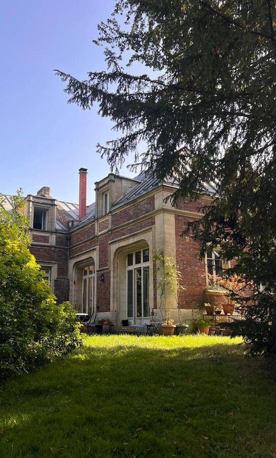 Maison de vacances pour 10 personnes, avec Terrasse et Jardin ainsi que Sauna et Vue à Boissy-Saint-Léger