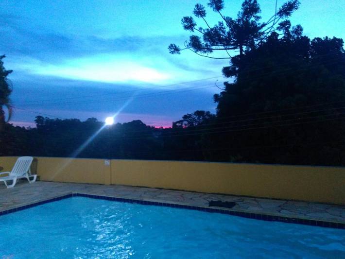 Casas e apartamentos de temporada para 5 pessoas, com jardim e piscina e ainda vista, adaptado a crianças em Serra Negra