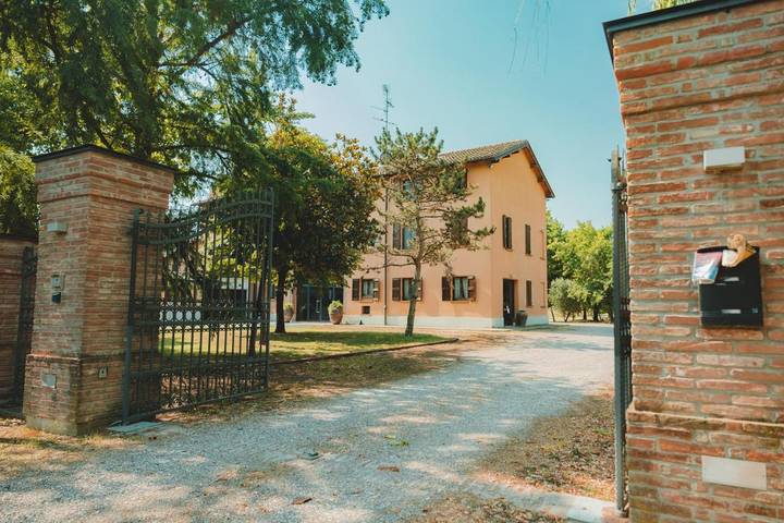 Gîte, avec Jardin et Vue à Soliera