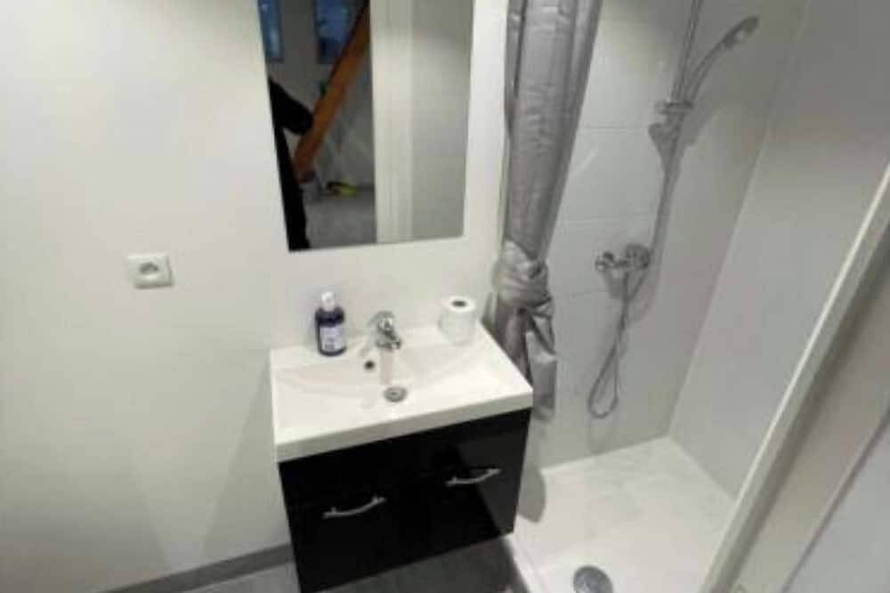 Studio with patio in Joinville-le-Pont, Valle del Marne