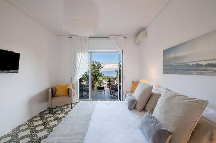 La Conca dei Sogni Luxury sea ​​view apartment in the center of Sorrento in Sorrento, Sorrento Coast