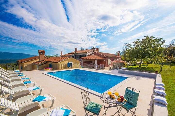 Villa pour 12 personnes, avec terrasse et jardin - 1