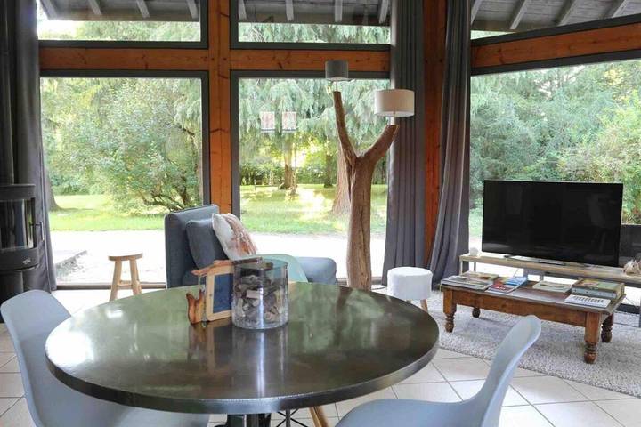 Location de vacances pour 4 personnes, avec Terrasse ainsi que Jardin et Vue à Pont-d'Ain - 4