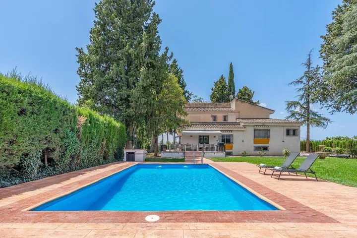 Casa de vacaciones para 14 personas, con terraza además de jardín y piscina, Se admiten mascotas - 1