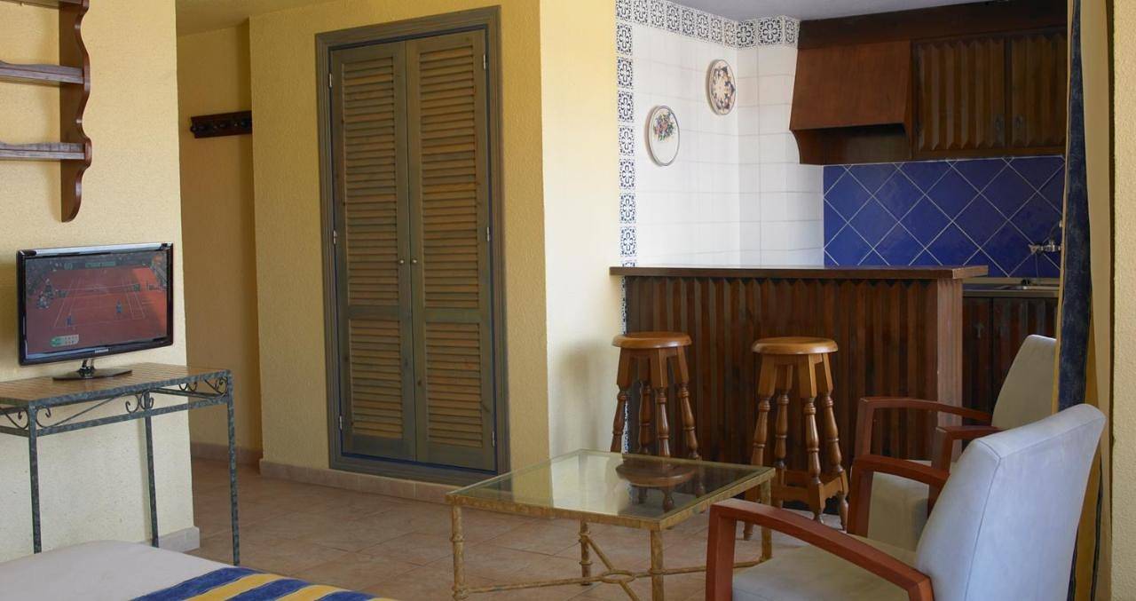Aparthotel para 3 personas con piscina in Playa El Arenal/Playa Pedrucho (La Manga), San Javier