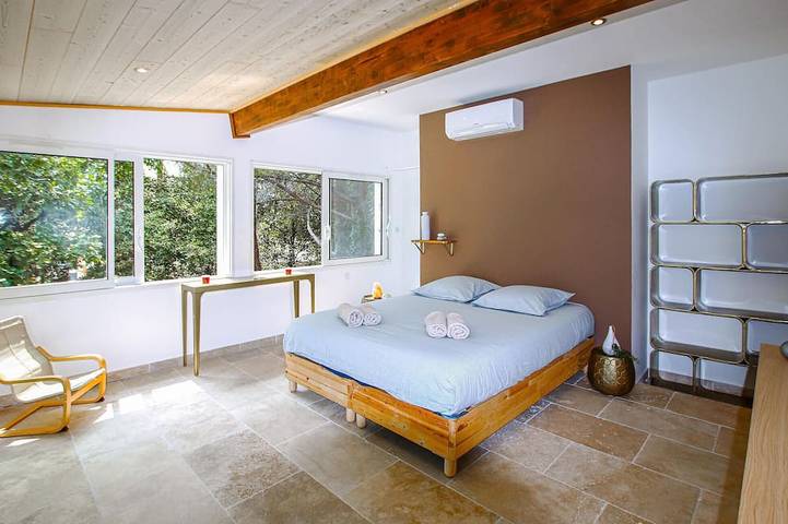 Beautiful home in Suze-La-Rousse in Suze-la-Rousse, Région de nyons