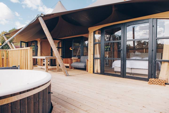 Wb Resort GmbH — Glamfield Lodge Deluxe mit Hot Tub | 6 Pers. in Wilsum, Landkreis Grafschaft Bentheim
